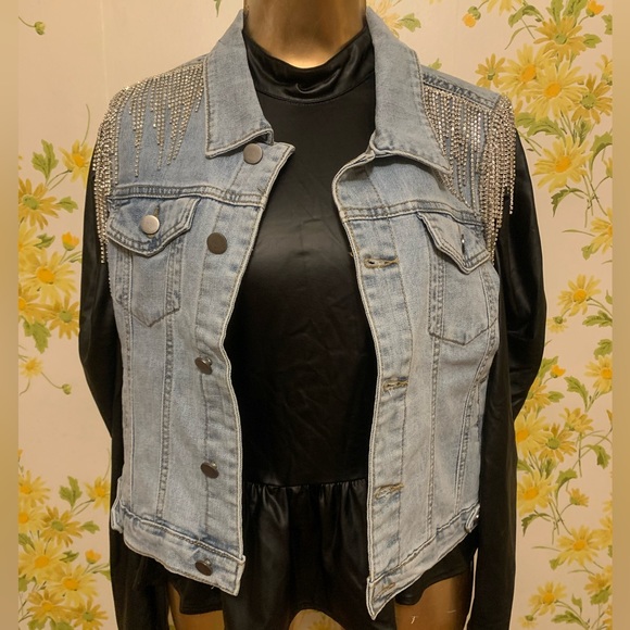 NWT Rhinestone Fringe Denim Jacket Sleeveless Collared washed blue size S - Picture 10 of 14